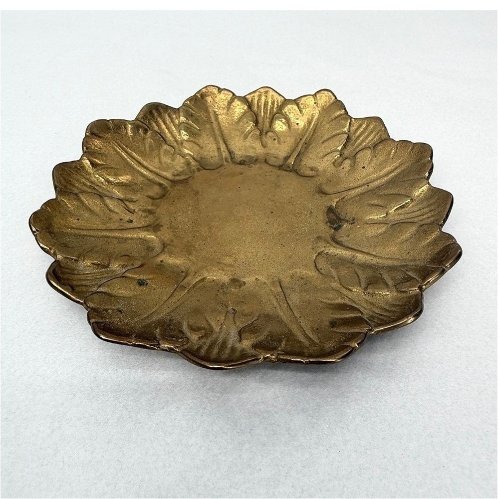 Brass Gold Leaf Flower Shaped Trinket Dish Scalloped Edge Catchall Vintage Small